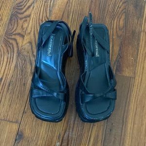 Dead stock vintage platform Brats sandals